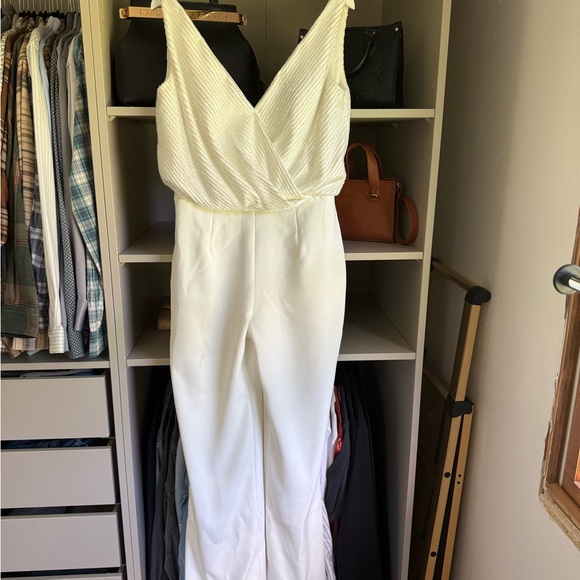 Elegant White Sleeveless Jumpsuit
